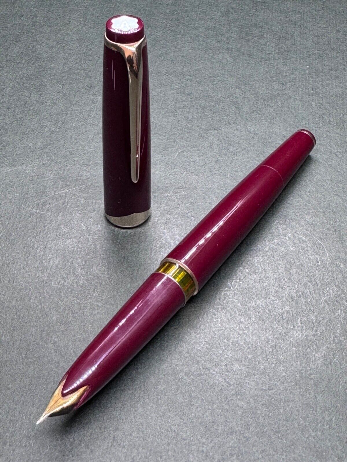 MONTBLANC No.12 Burgundy Bordeaux Vintage Fountain Pen Piston-filler 18C 750/F