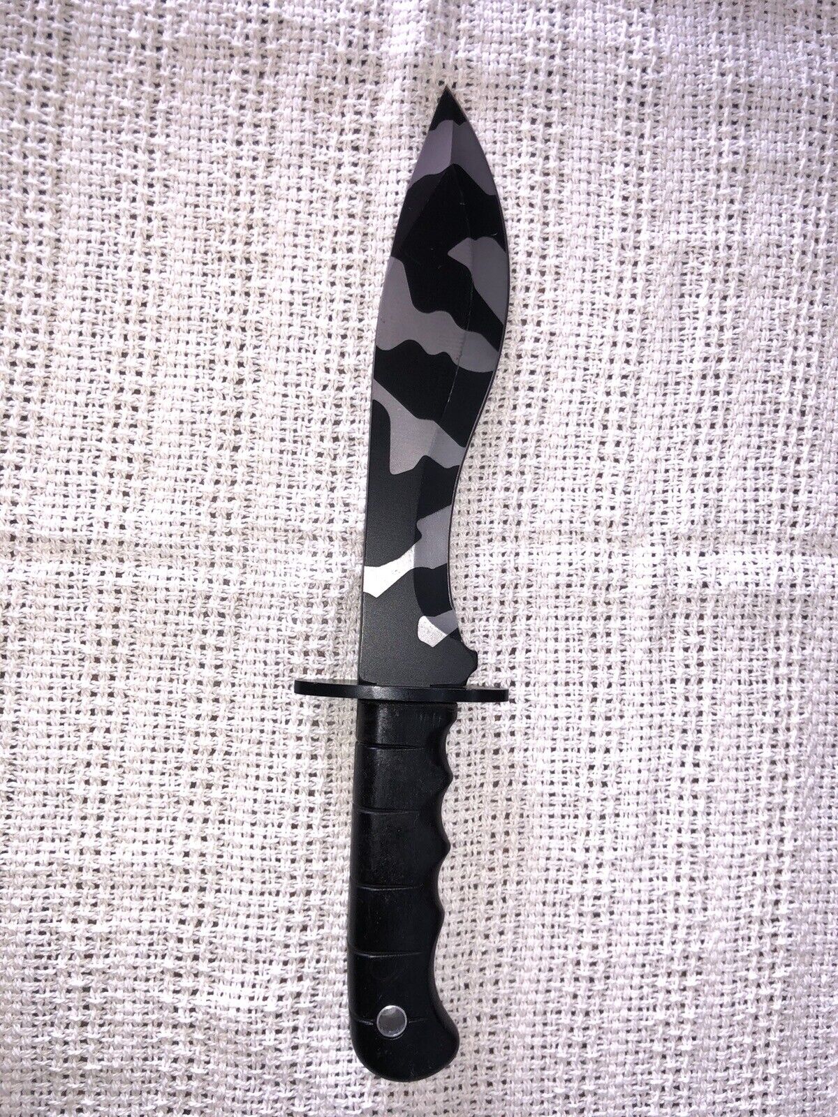 Hero’s Edge Fixed Blade Combat Knife With Sheath Rubber Handle And Camo Blade