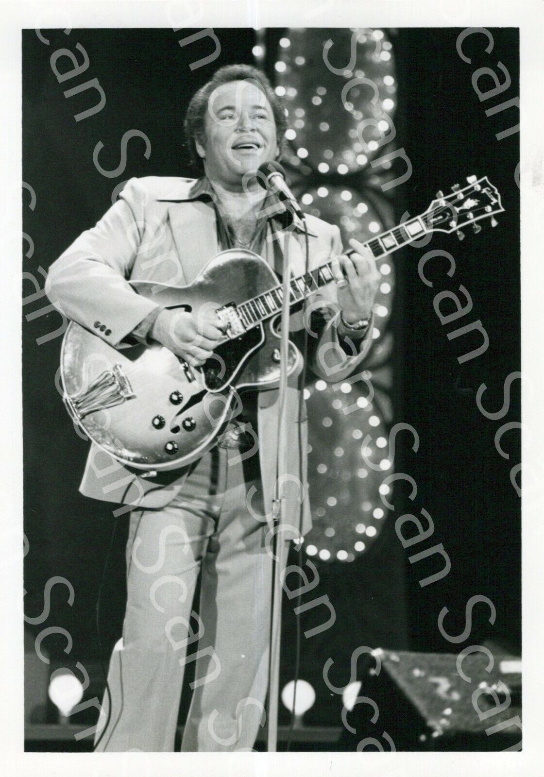 Roy Clark  VINTAGE 5x7 Press Photo Hee Haw Country Music 46