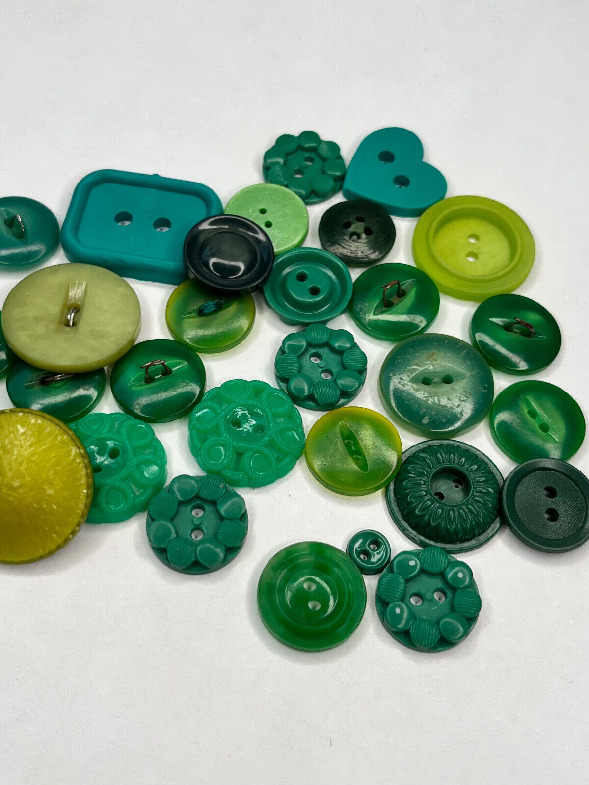 Mixed Lot Vintage  Antique Buttons  green plastic Free Combined Shipping BT1