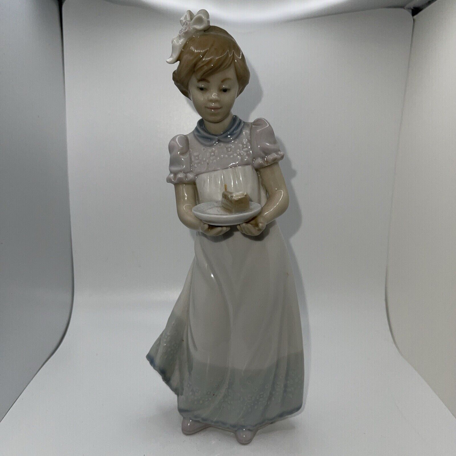 Vintage Lladro Happy Birthday Girl Carrying a Cake # 5429 Rare Collectible