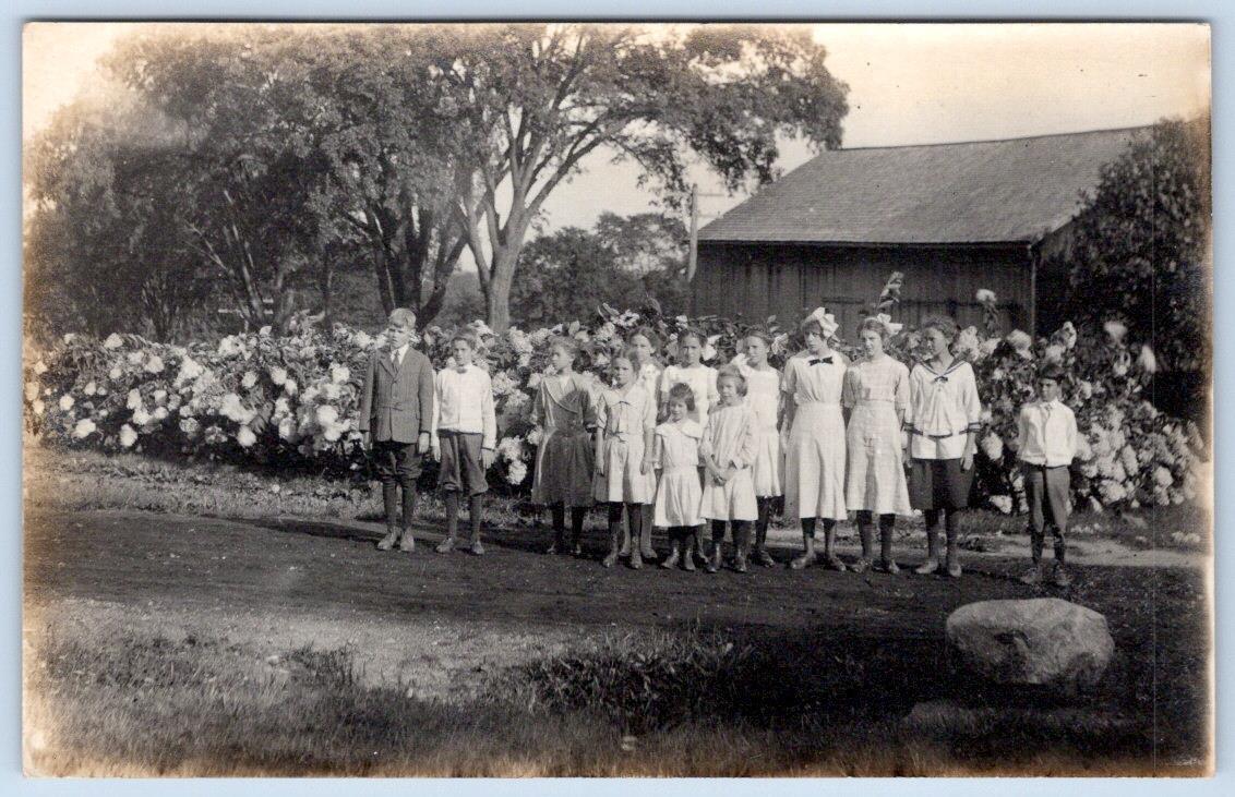 1910\'s RPPC GROUP OF CHILDREN ROW OF HYDRANGEAS BARN MAYBE DELAWARE? POSTCARD