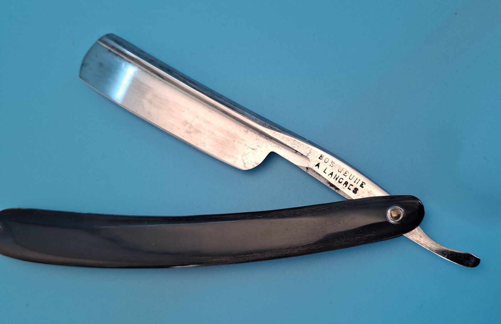 OLD STRAIGHT RAZOR - CABBAGE CUT 6/8 BOS YOUNG in Langres - SHAVE READY