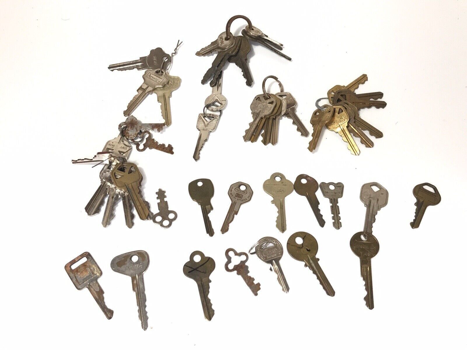 LOT OF 52 Vintage Auto Advertising Keys King Rings Key Chains