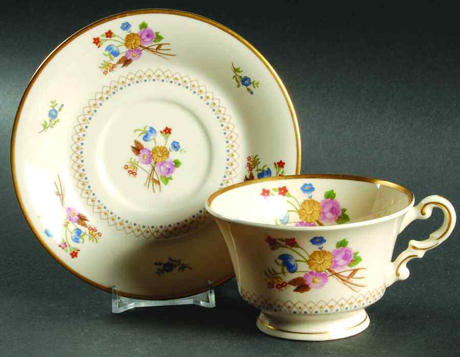Syracuse Coventry Cup & Saucer 702432