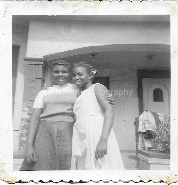50\'s SCHOOL GIRLS Vintage FOUND PHOTO Black And White Original Snapshot 911 18 L