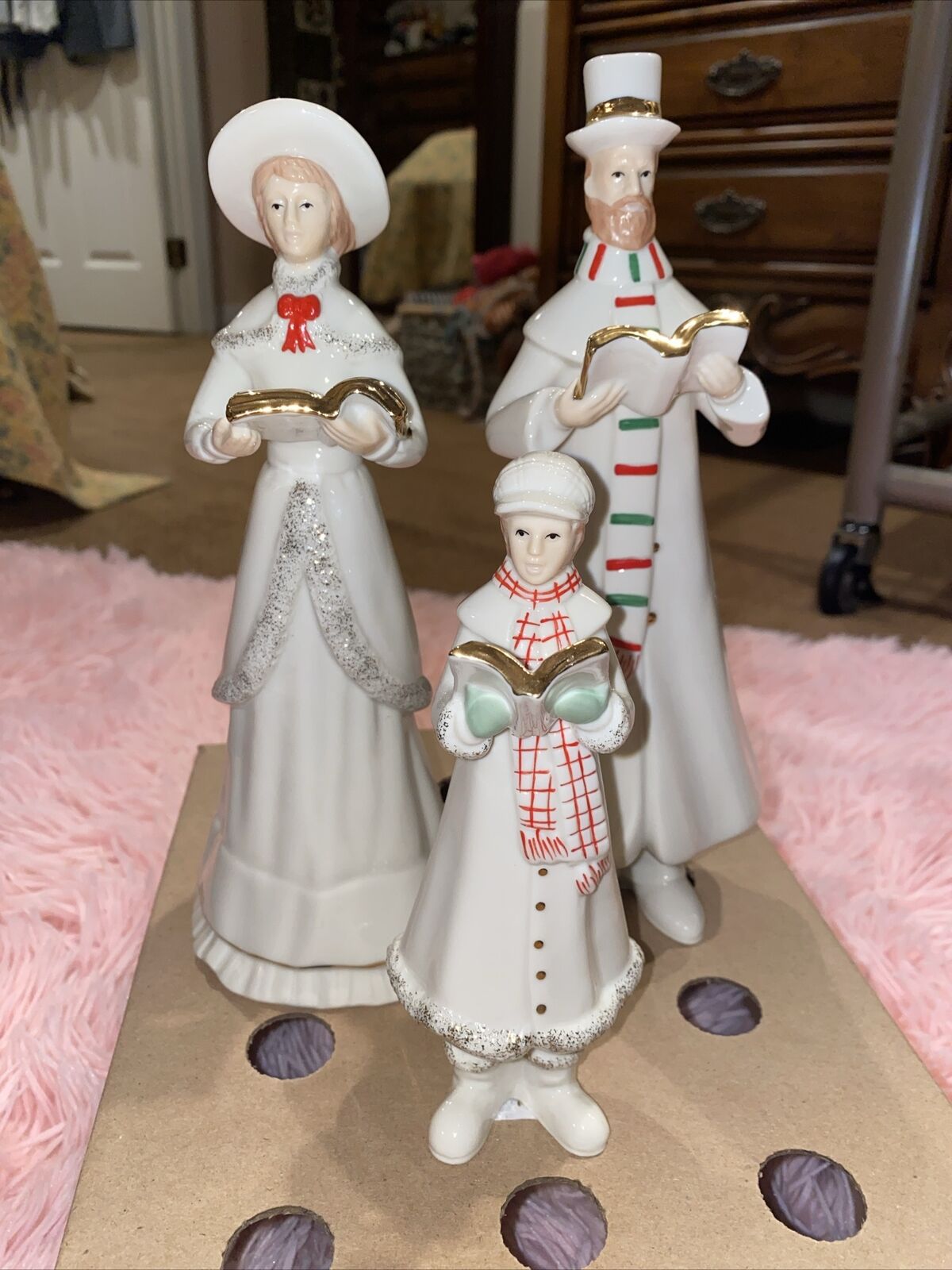 Mikasa Holiday Elegance Porcelain Victorian Christmas Carolers Family Figurine