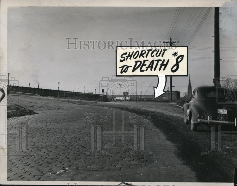 1946 Press Photo Going south on lower Broadway just off Pittsburgh Ave