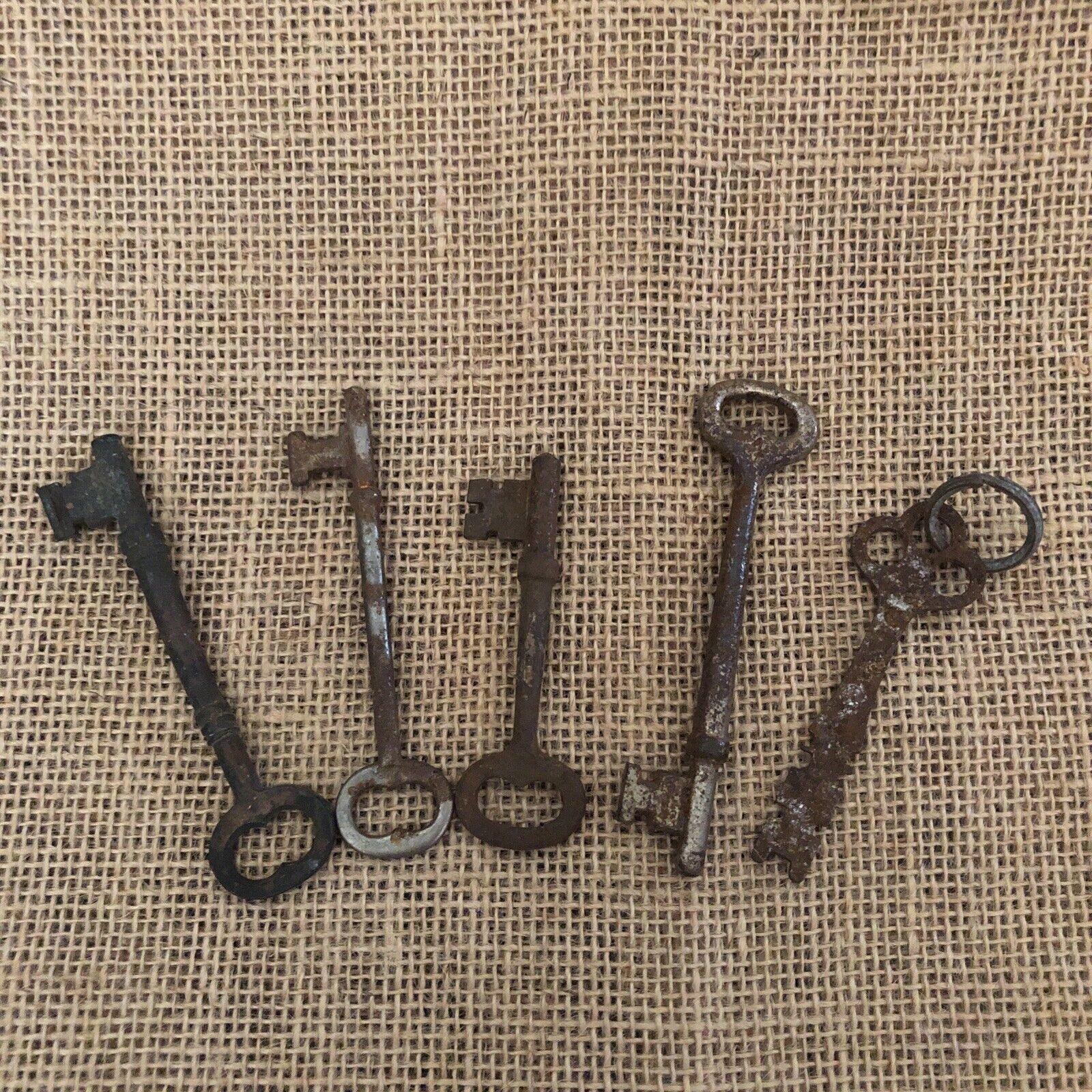 Vintage Lot of 5 Skeleton Keys For Use Arts Crafts Steampunk Rusty Crafting