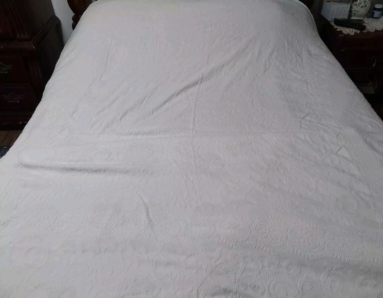 Vintage  Queen Size Chenille Bedspread. White.