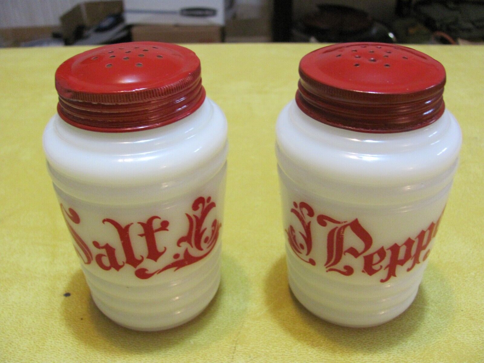 Rare Vintage Hazel Atlas Old English Red Beehive Milk Glass Salt & Pepper Set.