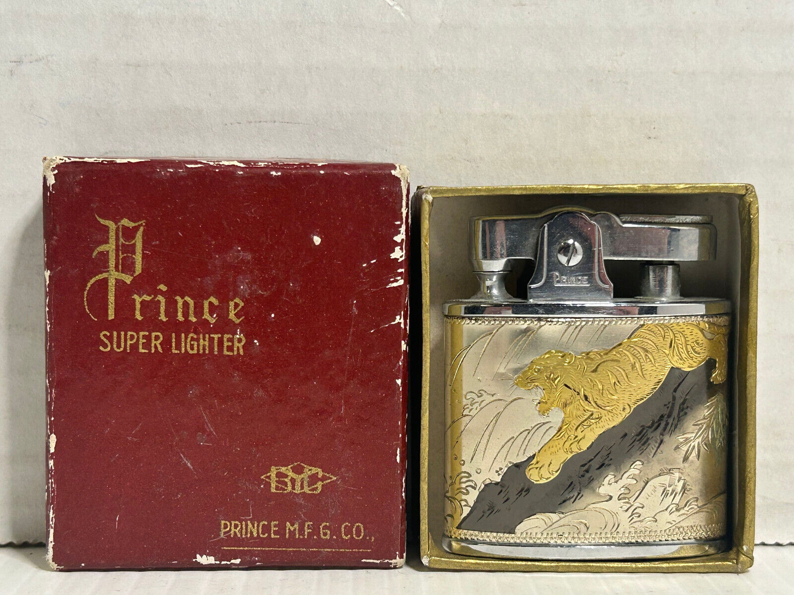 VINTAGE 1953 PRINCE TIGER / DRAGON ORNATE LIGHTER MADE IN JAPAN UNTESTED