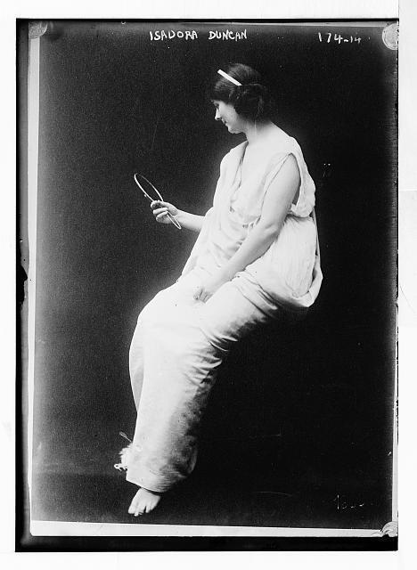 Isadora Duncan,1877-1927,dancer,choreography,in \'Toga with looking glass\'
