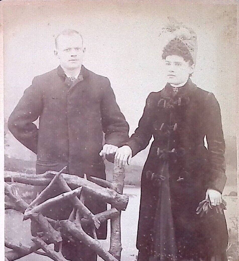 C.1880s Cabinet Card Lewiston ME Couple Woman W Coat & Gloves Man By Fence A116