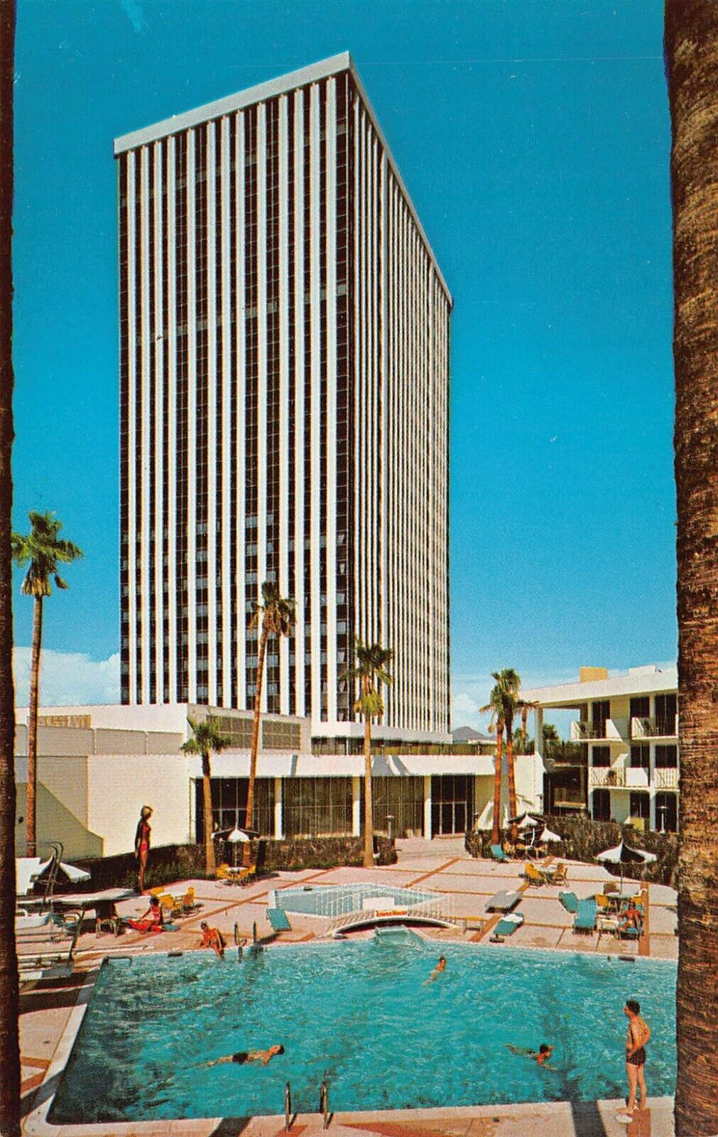 Vtg Postcard Phoenix AZ Arizona Del Webb\'s TowneHouse Hotel Apartments Pool L7