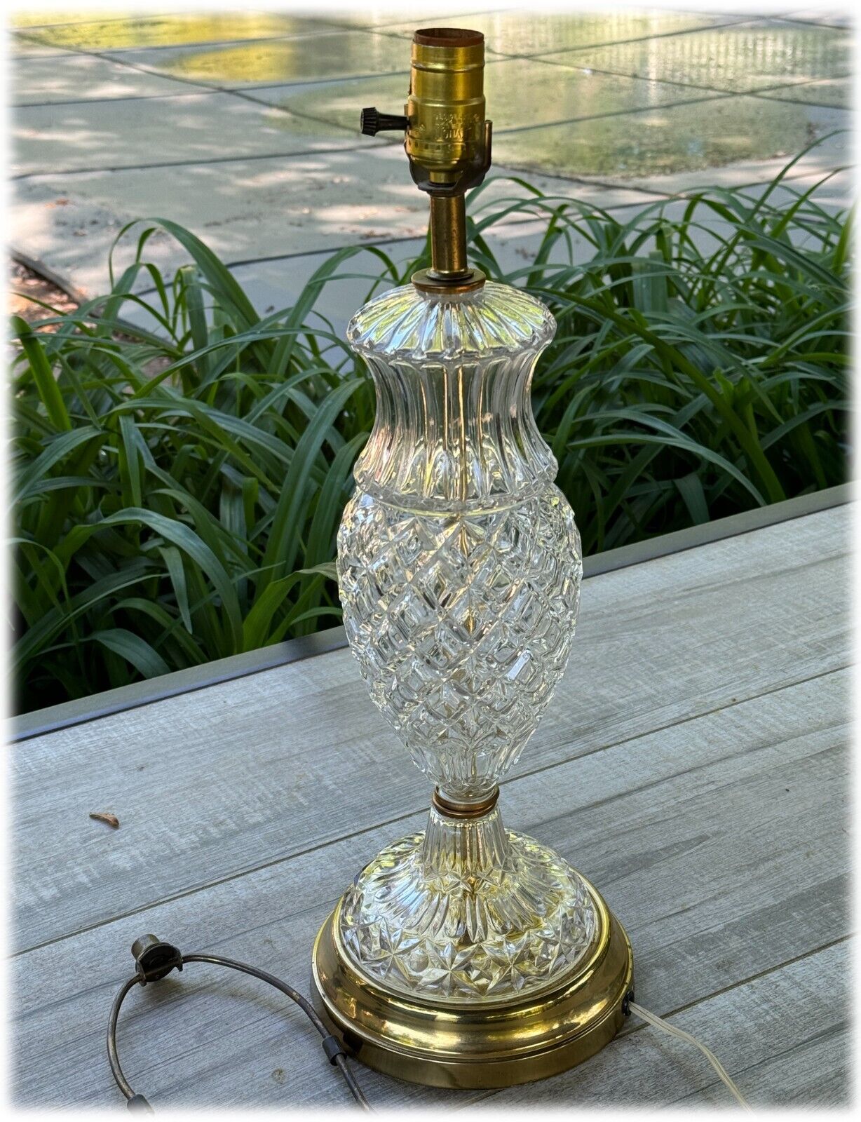 Vtg Plymouth Harlee Brass Base Pressed Pineapple Glass Table Lamp Regency