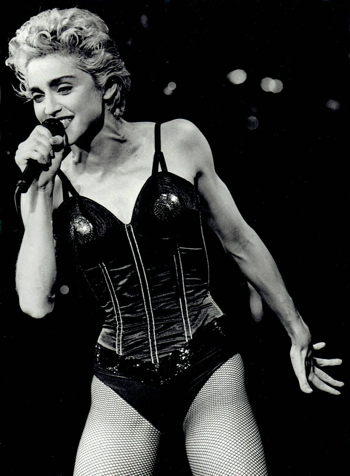 PSA TYPE 1: 1987 Original Press Photo Singer Madonna in concert wearing fishnets