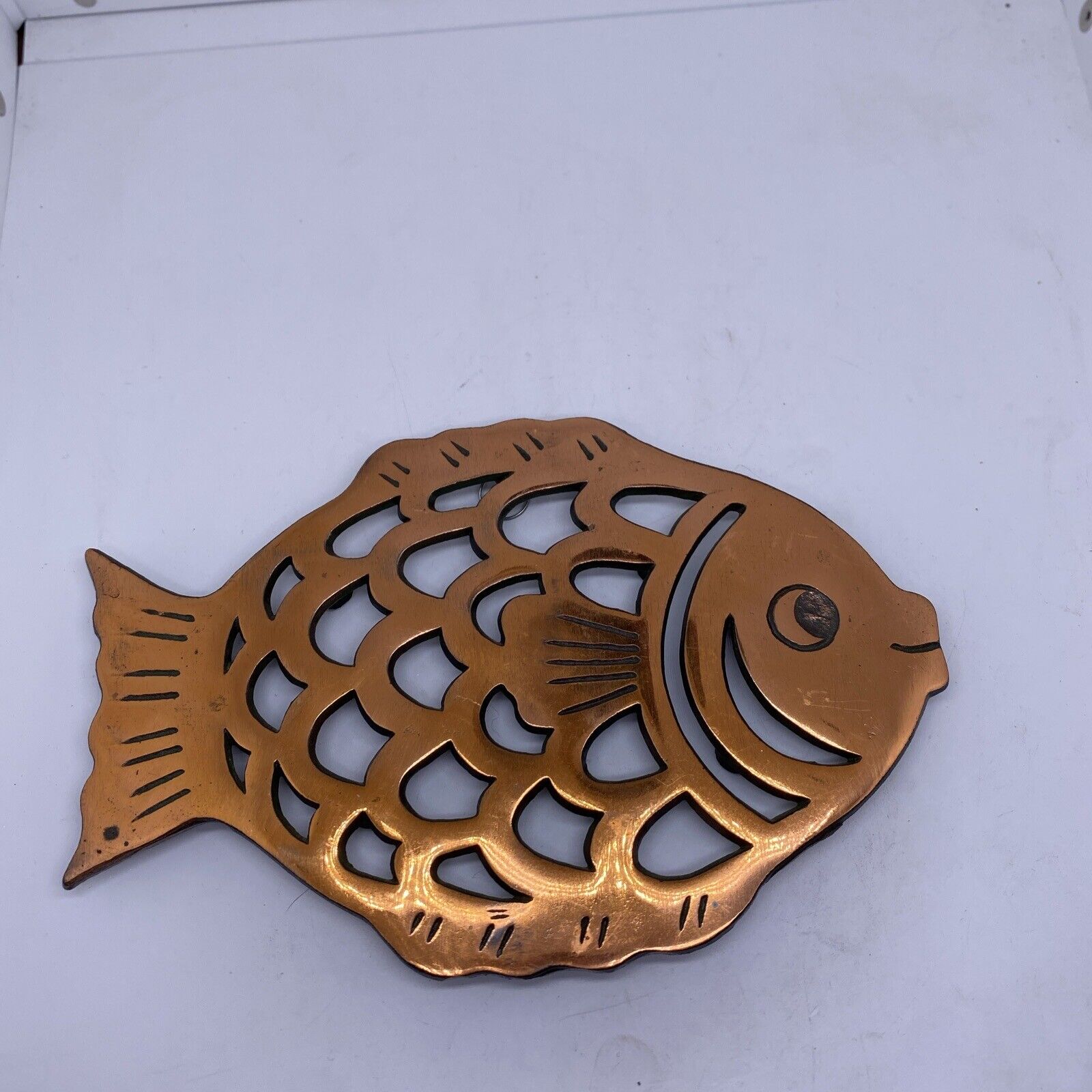 RARE VTG Fish Metal COPPER Top Hot Plate Trivet Footed MARBLE DESIGN 1982 w/Ring