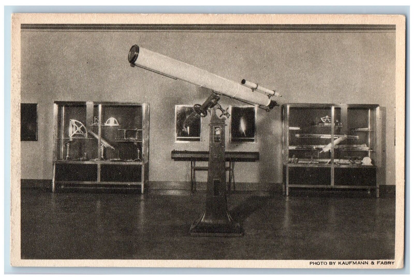 c1920\'s Exhibition Hall Adler Planetarium & A. Museum Chicago Illinois Postcard
