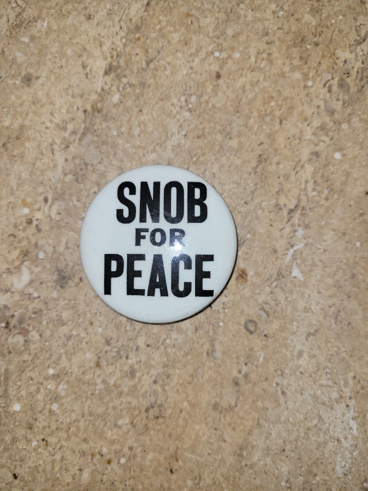 c. 1970 Anti Vietnam War SNOB FOR PEACE Spiro Agnew Button (4456)