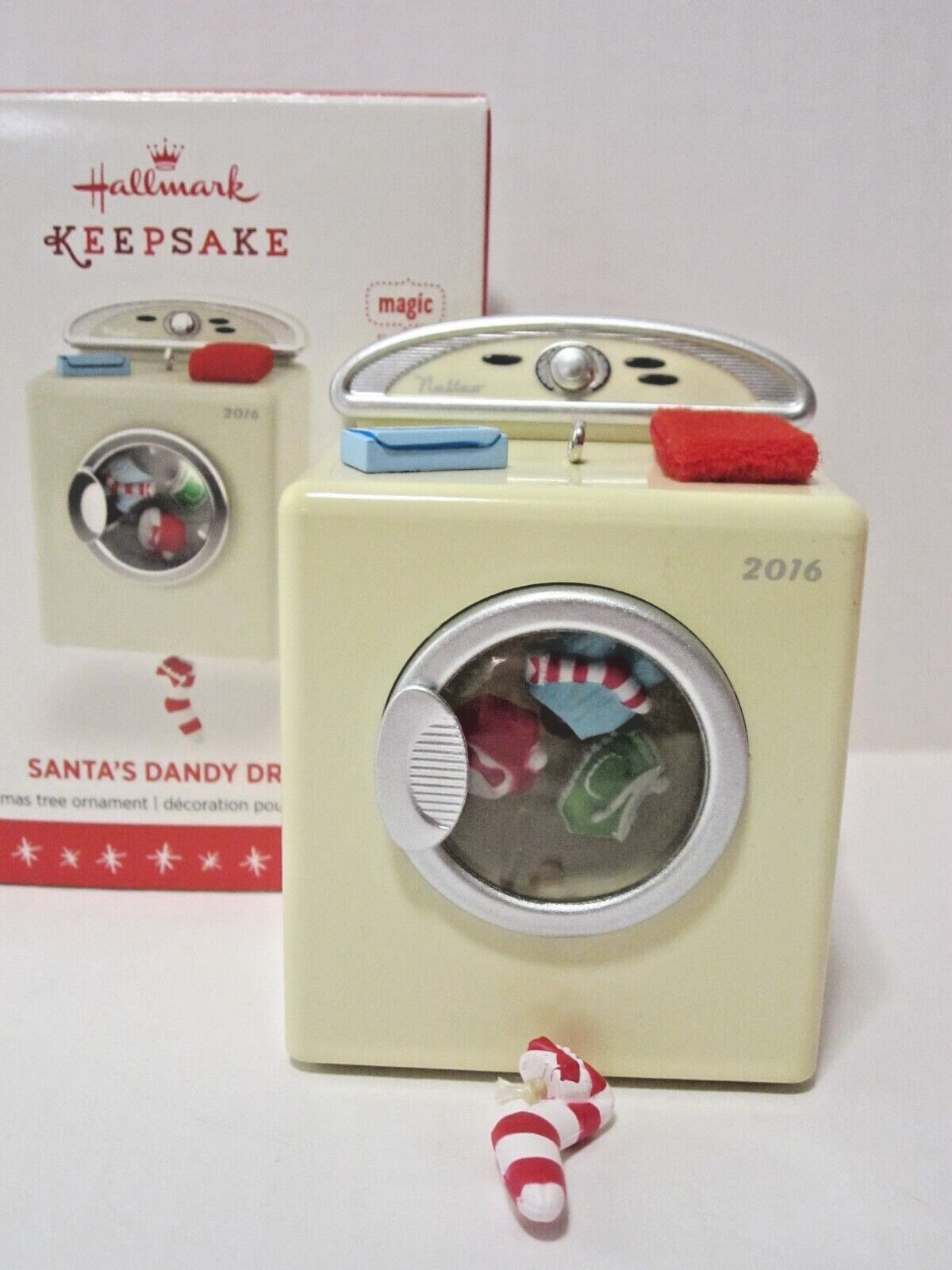 NEW Hallmark Ornament 2016 Santa’s Dandy Dryer Lights & Clothes Spin B11