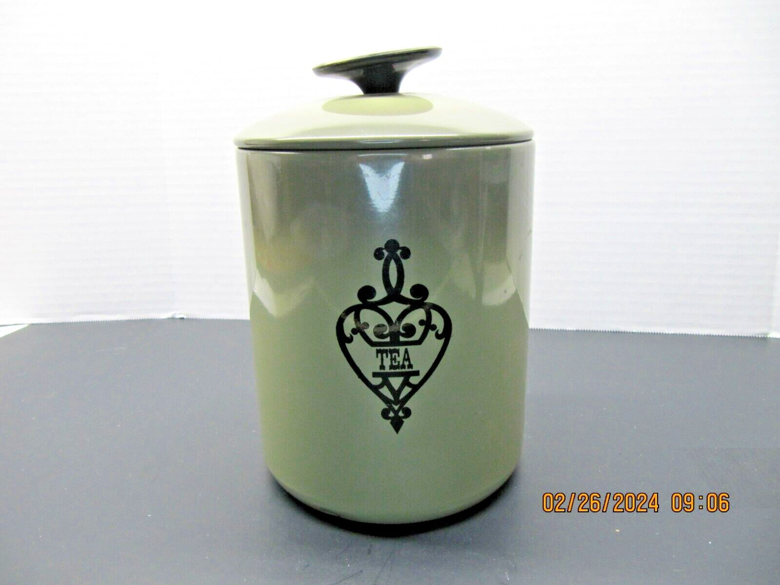 Vintage Retro West Bend Avocado Olive Green COUNTRY INN Aluminum Tea Canister