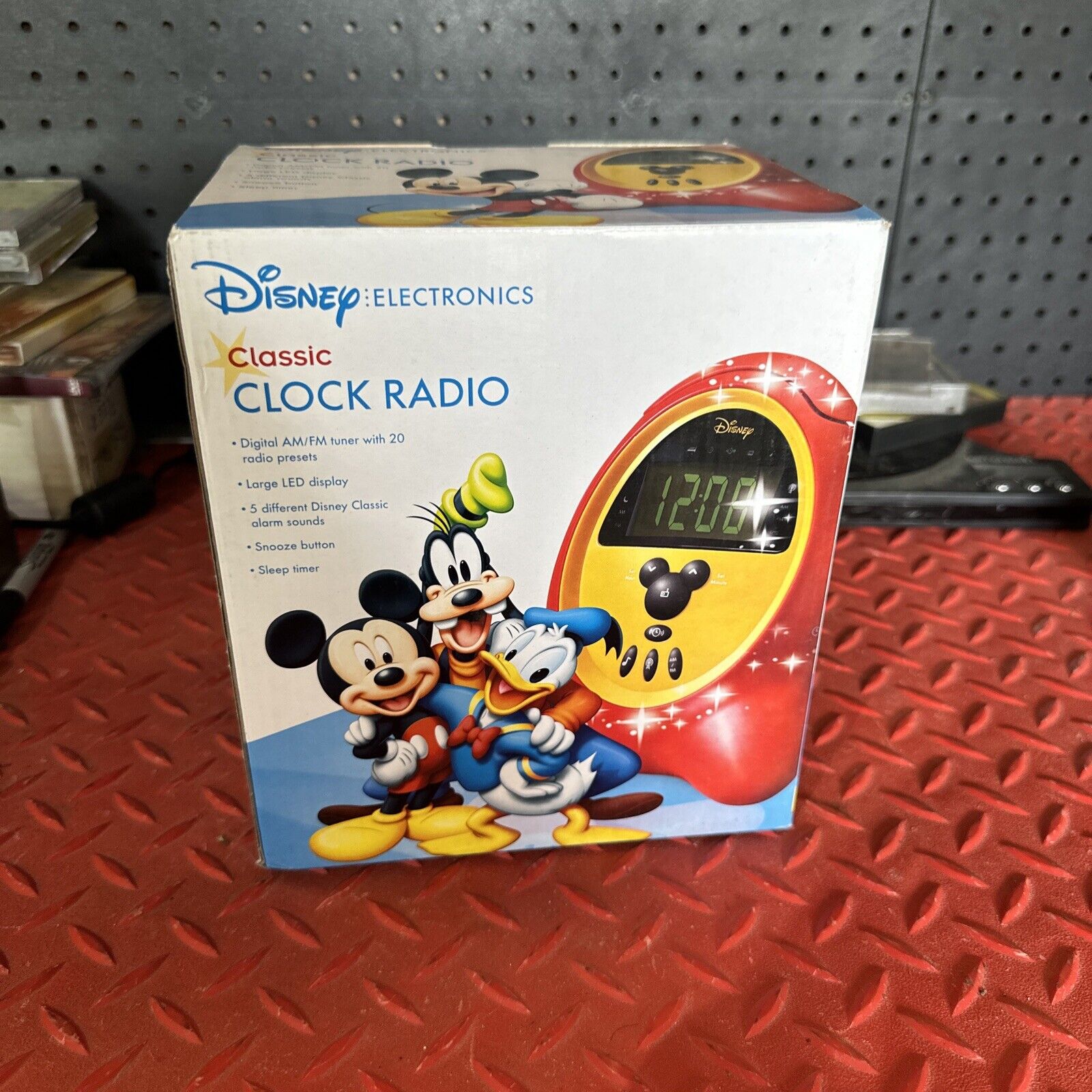 Disney Electronics Mickey  Clock Radio Vintage 2003 NEW NOS RARE NEW