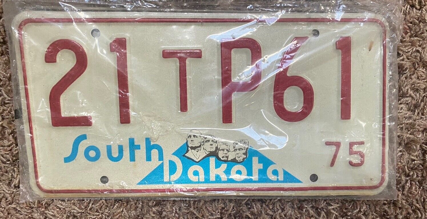 Good Pair 1975 South Dakota Truck License Plates 21TP61 Sealed 
