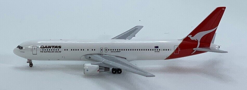 Aeroclassics Qantas Airways VH-OGL  B 767-338ER 1:400