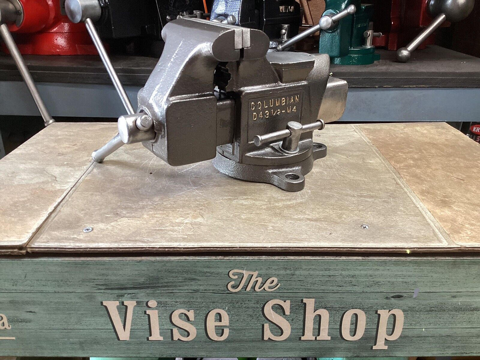 RESTORED VINTAGE   COLUMBIAN BENCH VISE  D 43 1/2  USA  3 1/2 JAWS 17 LBS