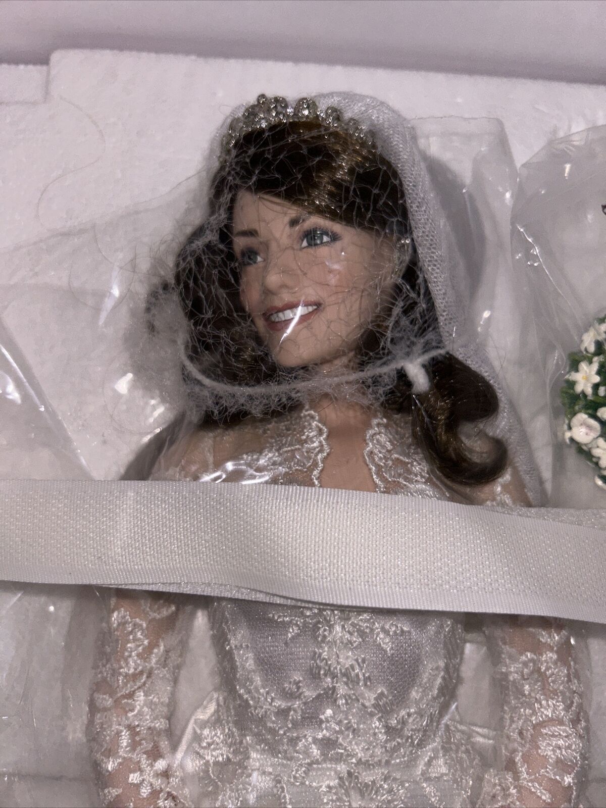 CLEARANCE Danbury Mint Princess Kate Royal Bride Doll Orig Shipping Box (AL828F)