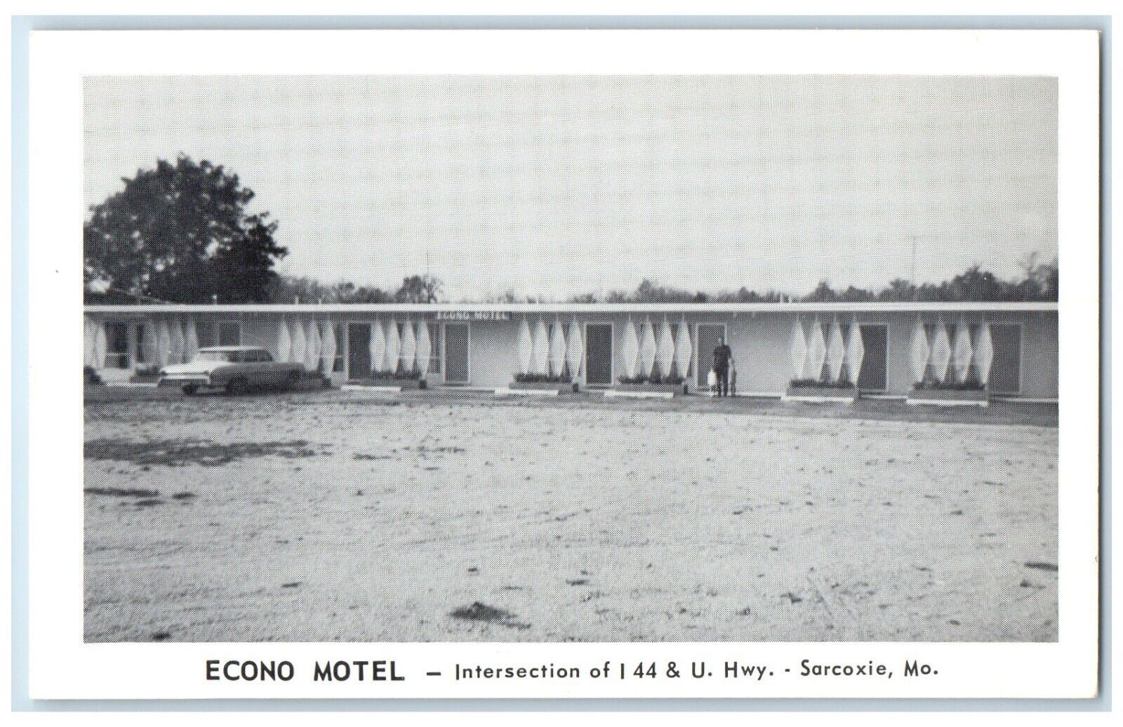c1960 Exterior View Econo Motel Building Sarcoxie Missouri MO Vintage Postcard
