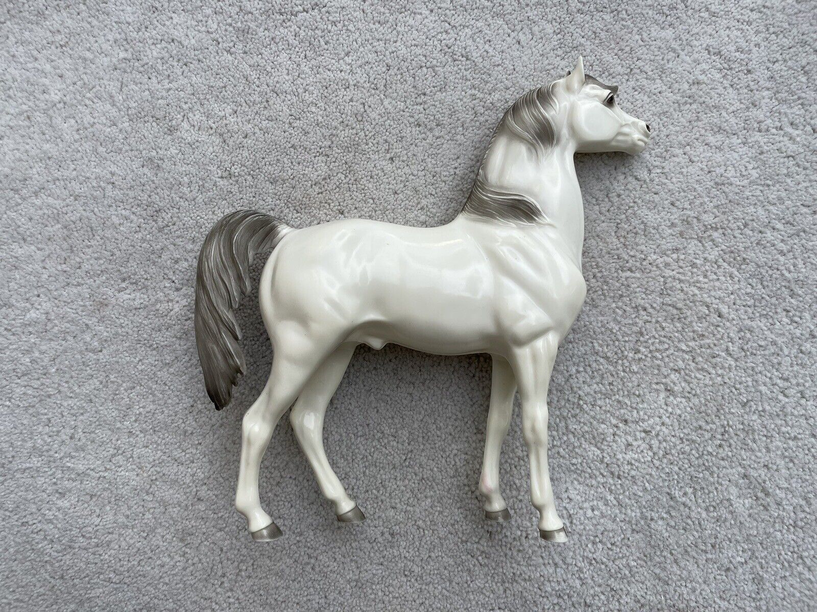 Rare Vintage Breyer Hartland Horse Glossy White Arabian Stallion Alabaster 9”
