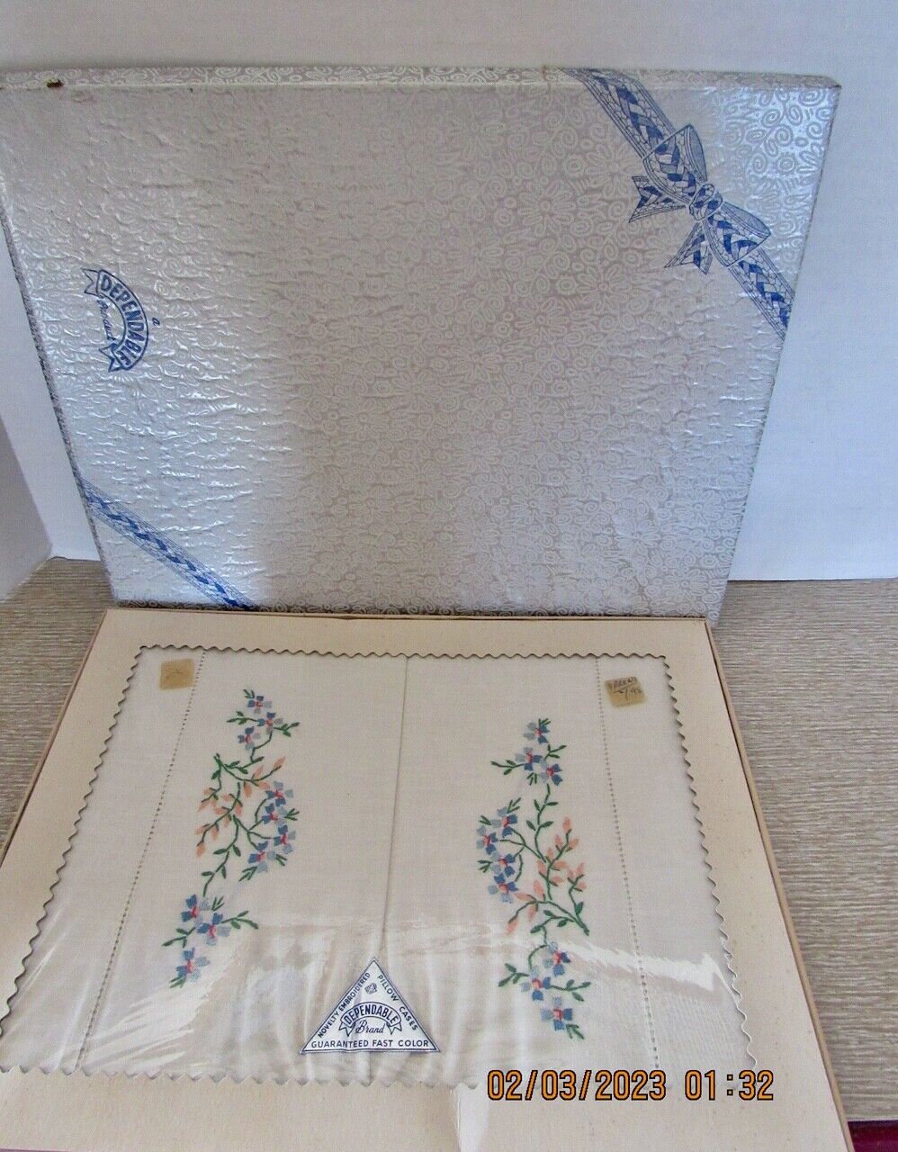 VINTAGE EMBROIDERED PILLOWCASES..DEPENDABLE BRAND..BOXED..NOS