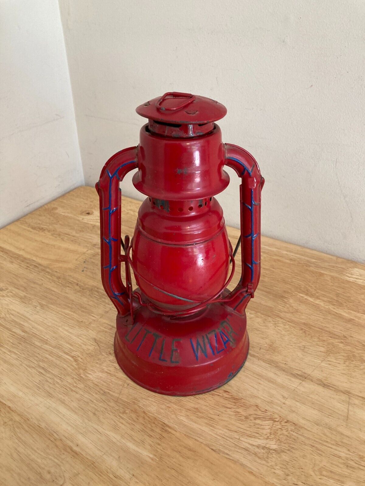 Vintage RED Dietz Little Wizard Red/White Globe NY USA Tubular  Oil Lantern 12\