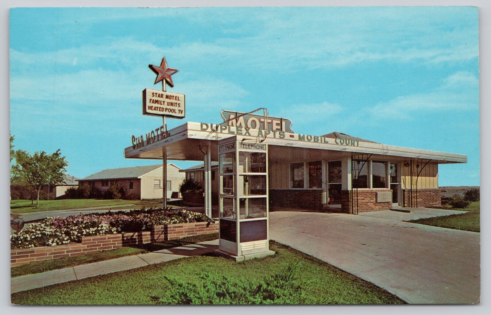 Postcard Rapid City South Dakota Star Motel on 27 Signal Drive