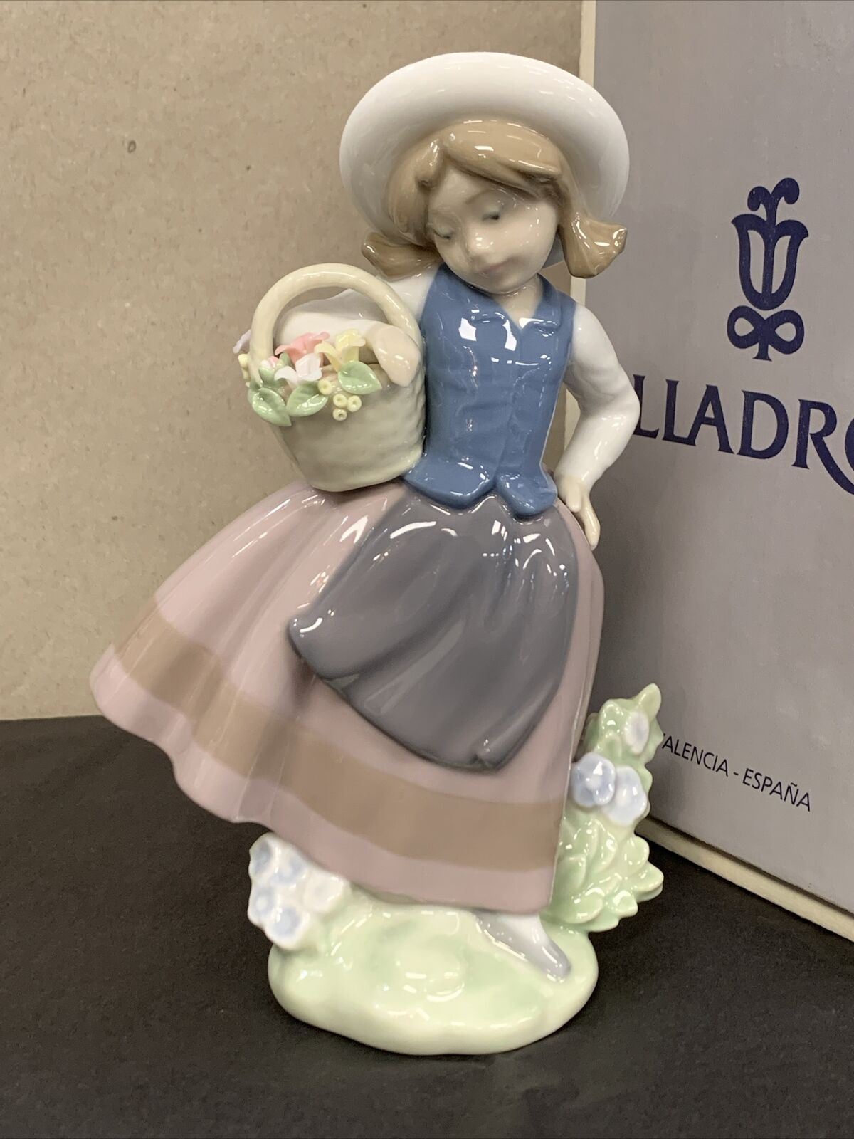 LLadro Spain Figurine # 5221 Sweet Scent Girl Carrying Flower Basket  w/ BOX