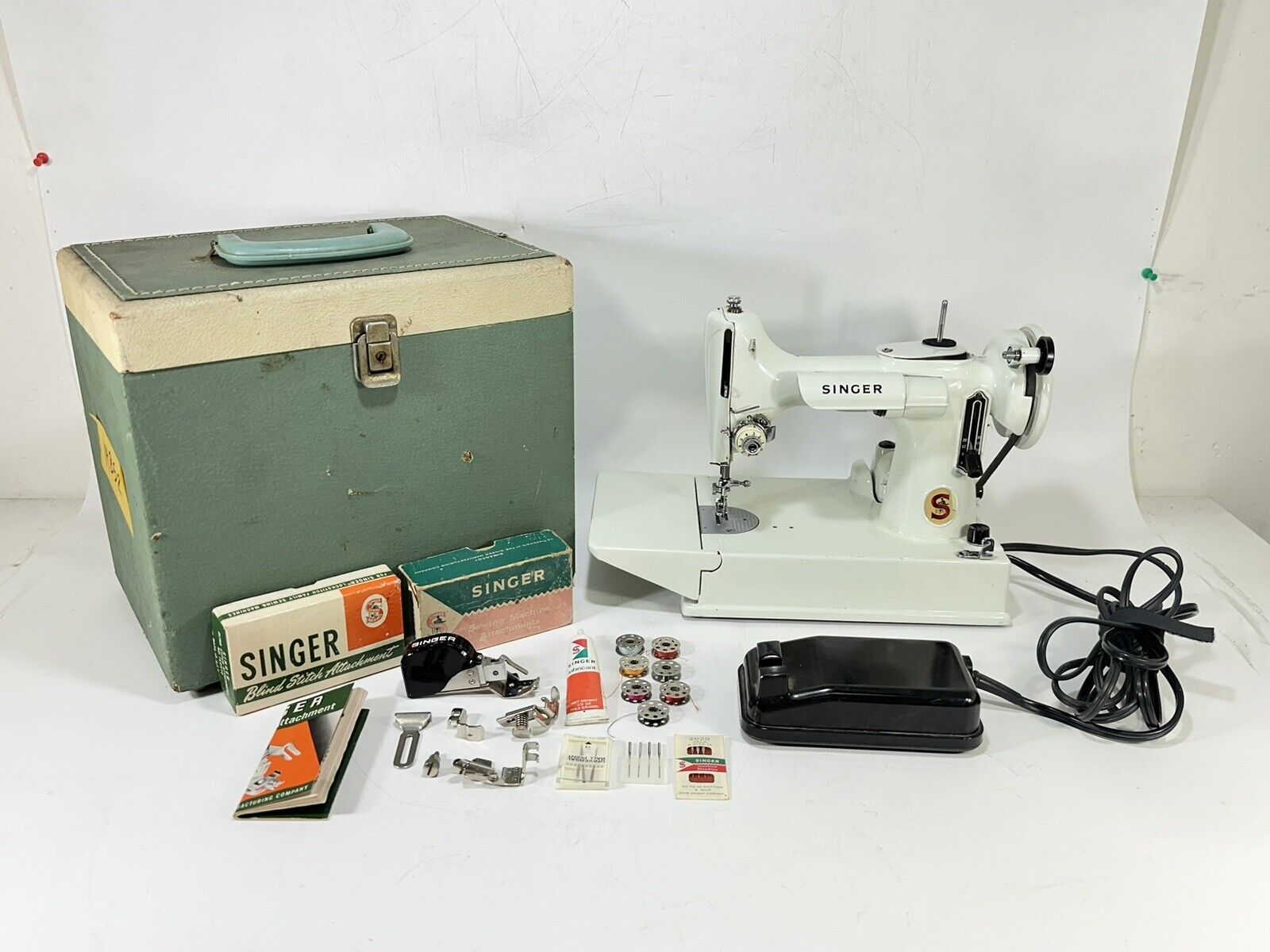 Vintage 1964 Singer 221K White Featherweight Electric Sewing Machine in Case