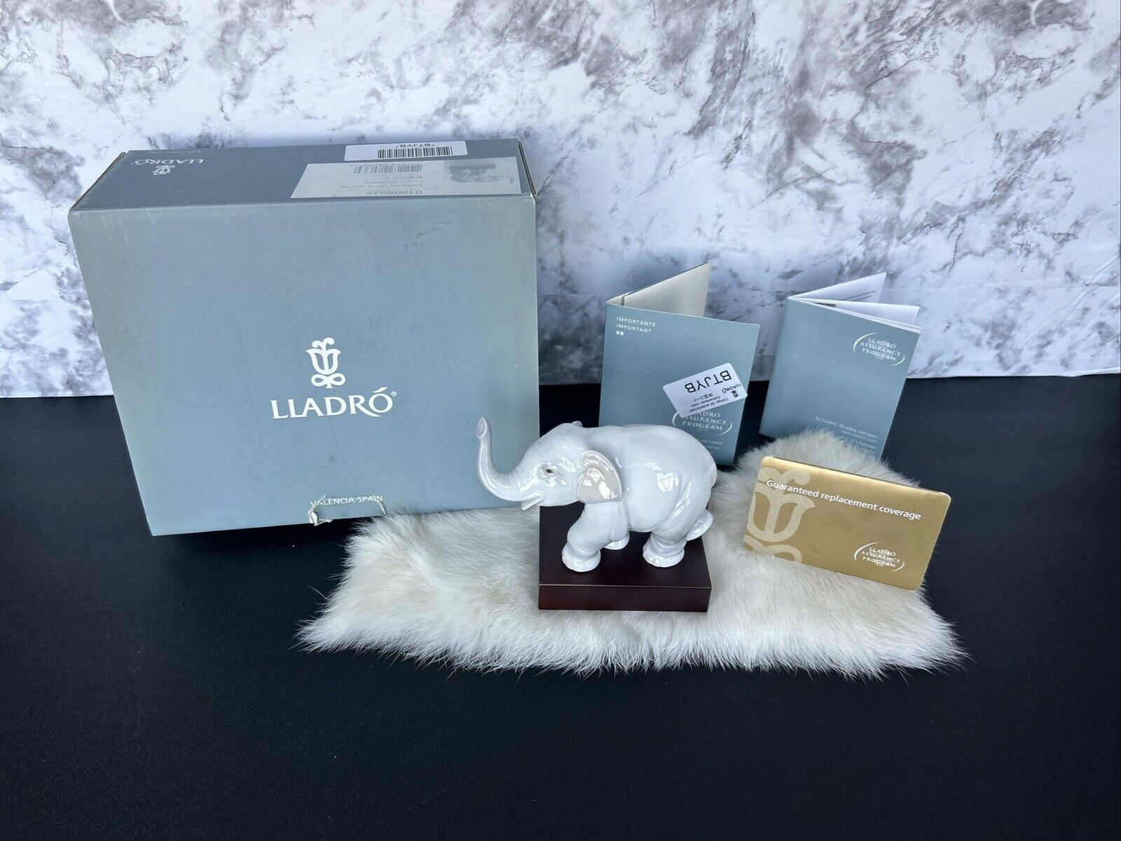 Lladro Lucky elephant 8036 with original box and papers of authenticity