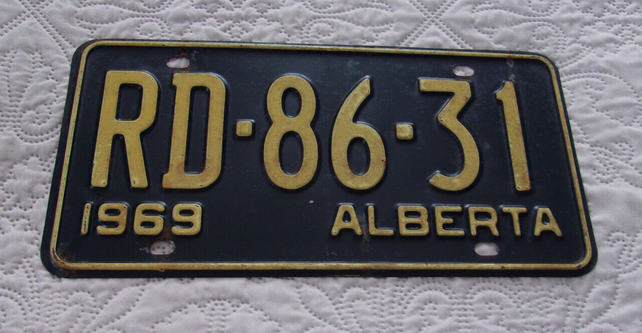 Vintage EXTRA FINE+ 1969 ALBERTA CANADA License Plate (close to Near Mint)