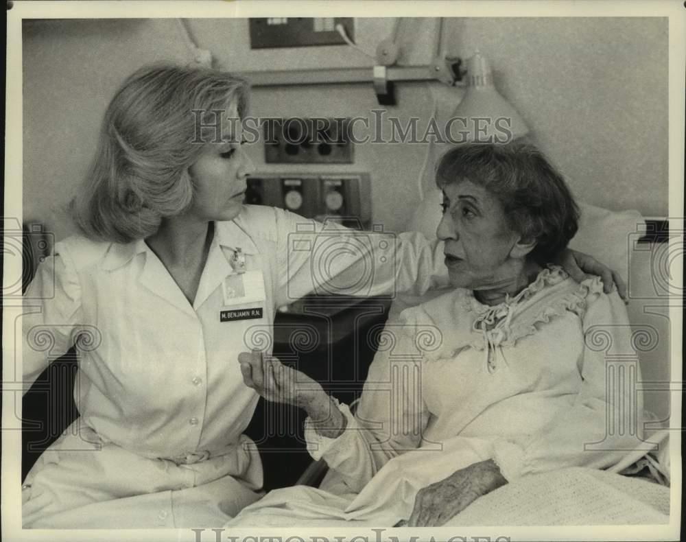 1981 Press Photo Actresses Michael Learned, Margaret Hamilton in \