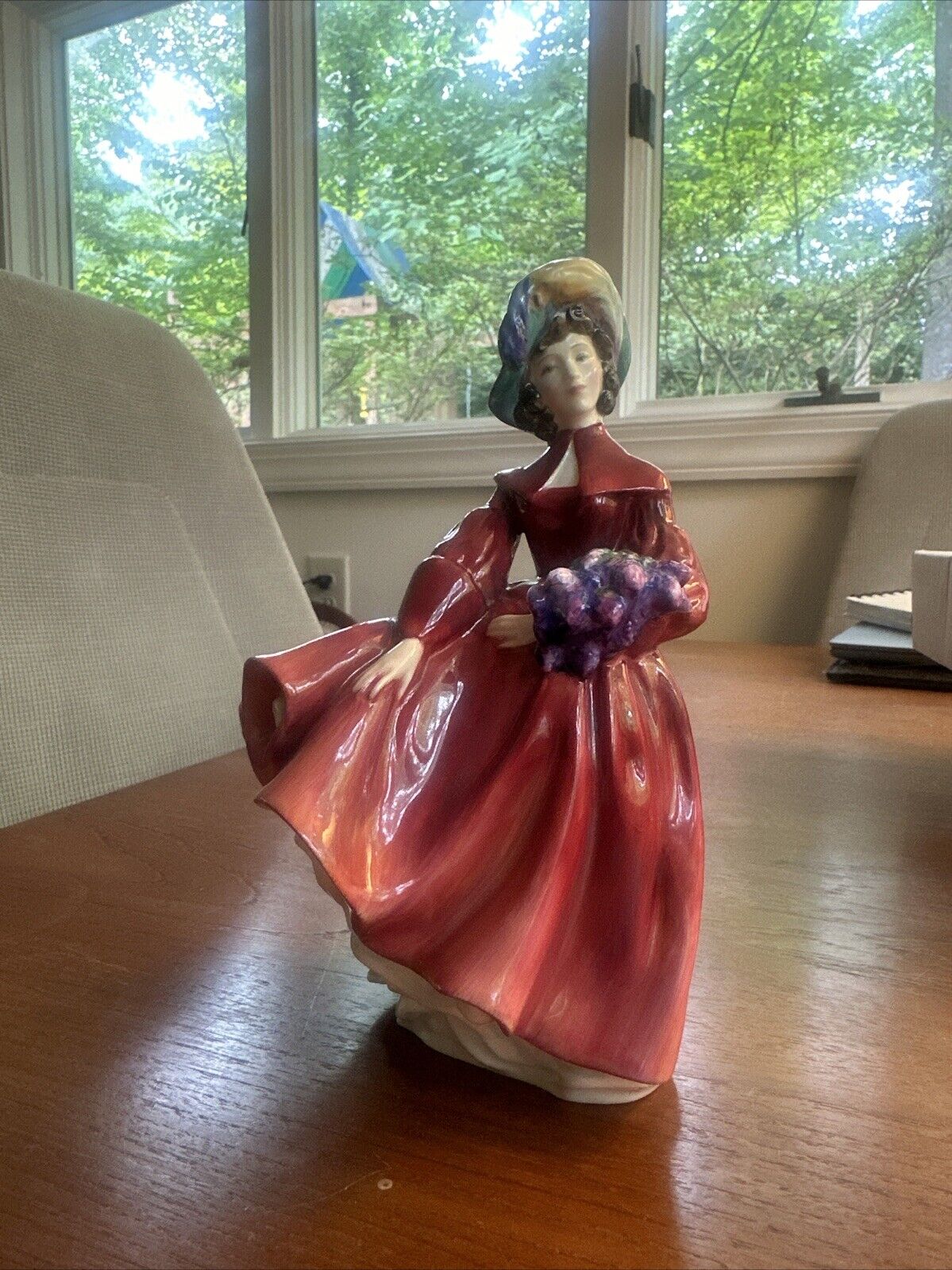 Royal Doulton Lilac Time HN2137 Retired Figurine Statue Ornament