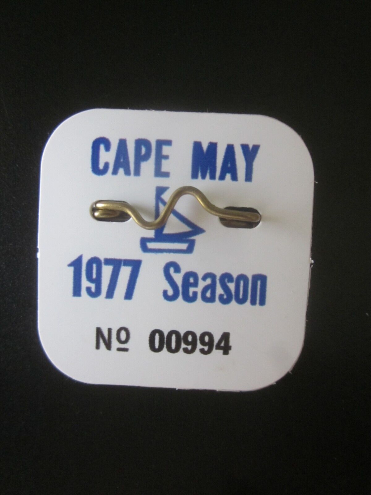 1977   CAPE   MAY   NEW   JERSEY   SEASONAL  BEACH  BADGE/TAG
