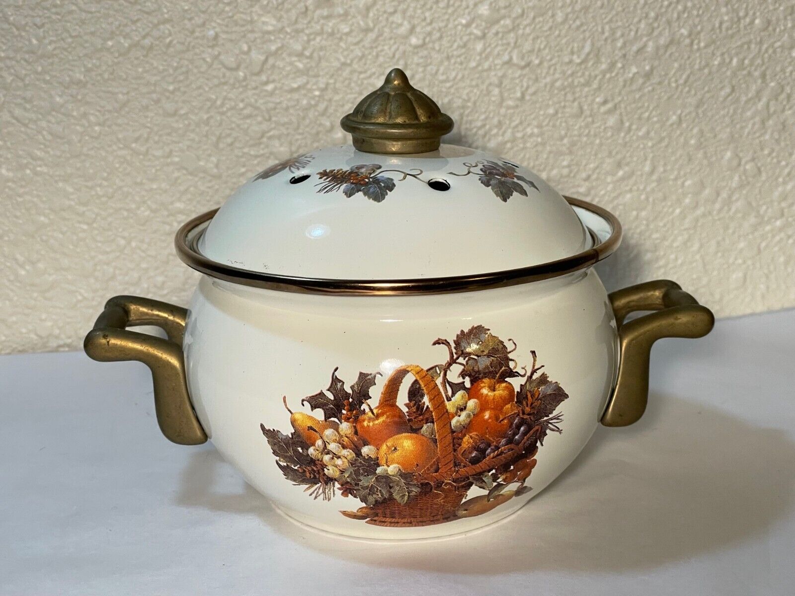 Vintage 1980s Small Enamelware Pot, Vented Lid, Harvest Pattern, Made in Taiwan