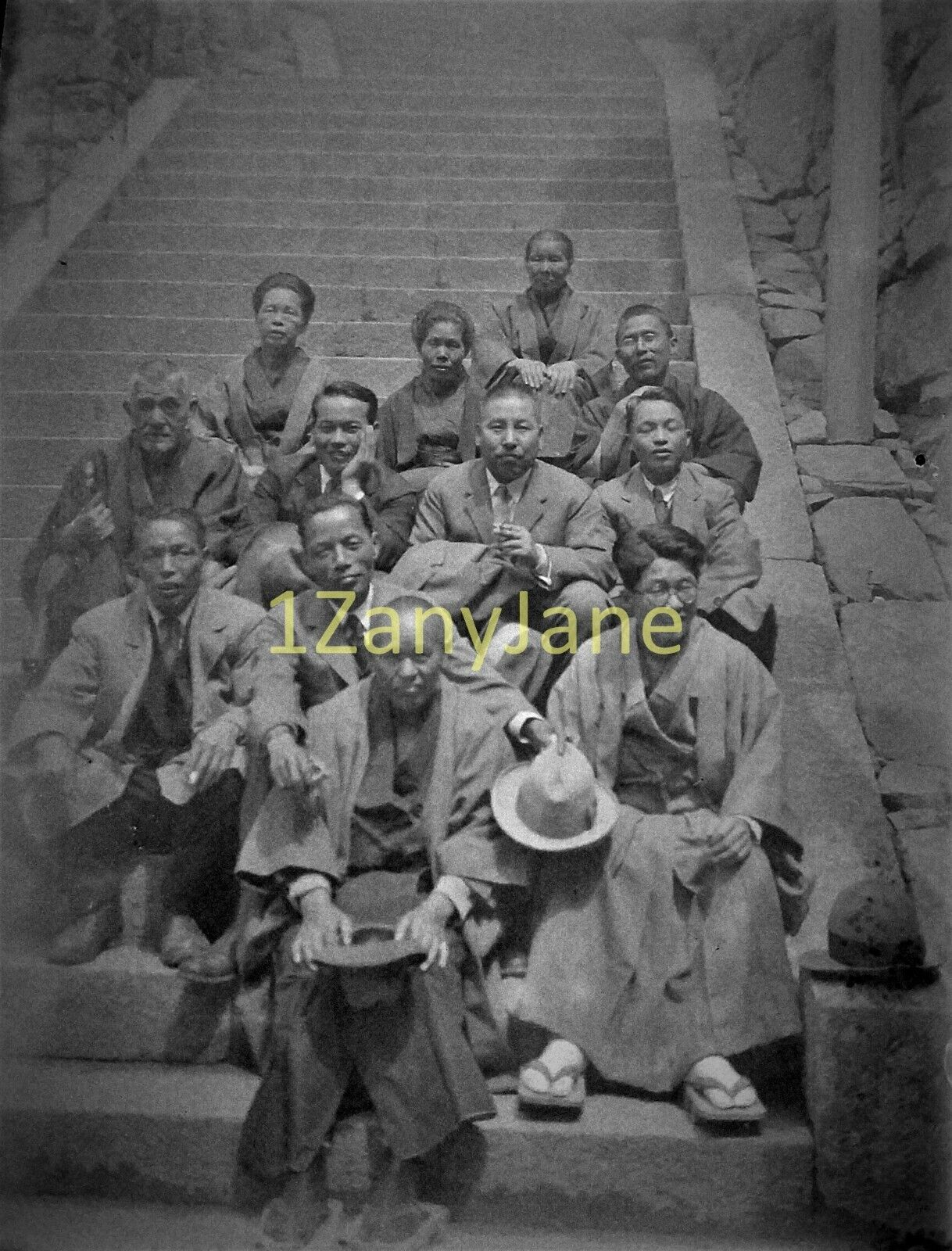 IY 11/12x8 cm JAPAN-Glass Plate Negative-JAPANESE MEN WOMEN IN ROBES ON STAIRS