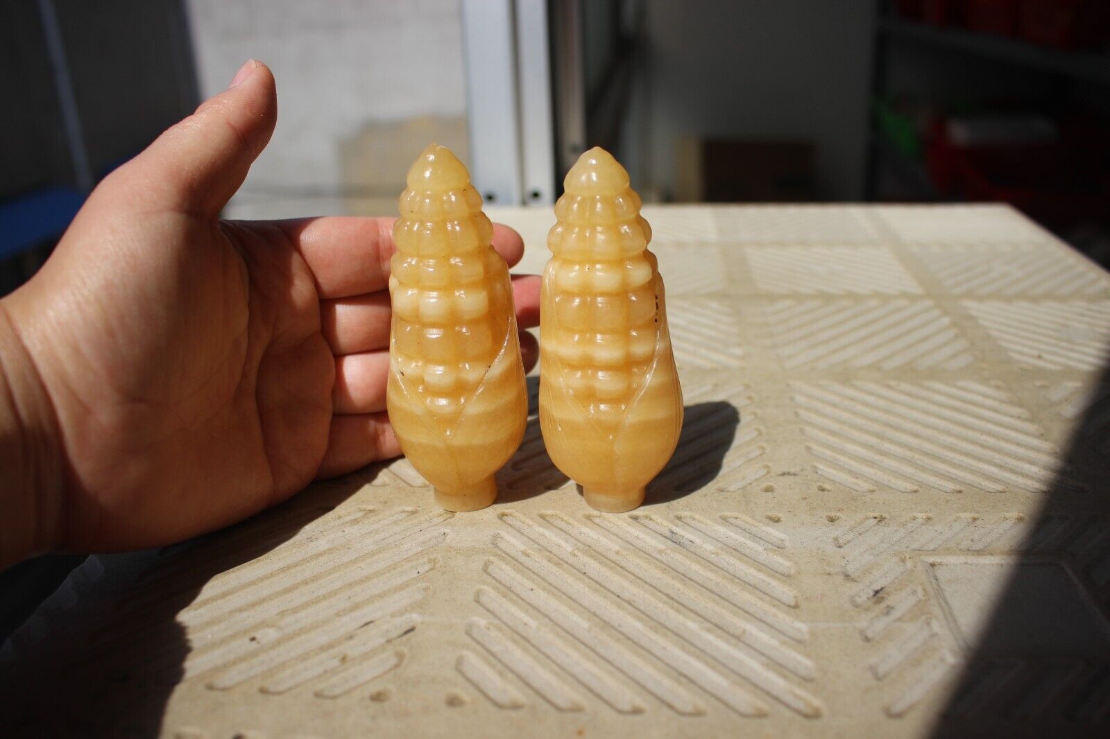 1pcs 10cm  Natural calcite QUARTZ carved maize