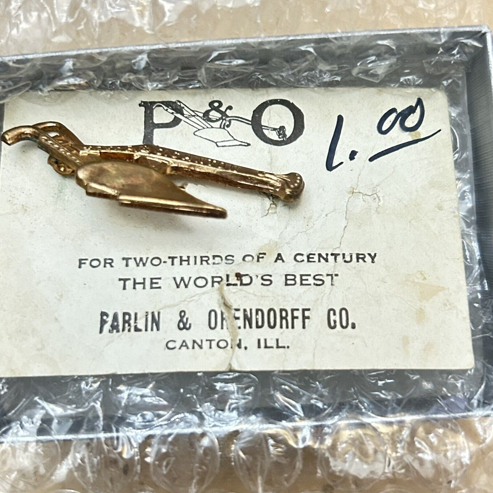 PARLIN & ORENDORFF PLOW PIN AND BUSINESS CARD HORSE DRAWN ONE BOTTOM PLOW