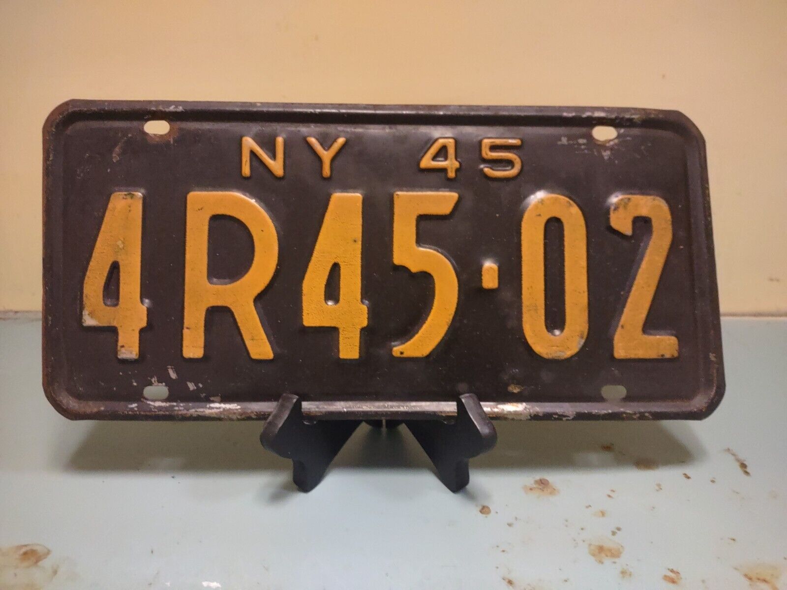 1945 45 NEW YORK Vintage NY LICENSE PLATE TAG #4R 45-02