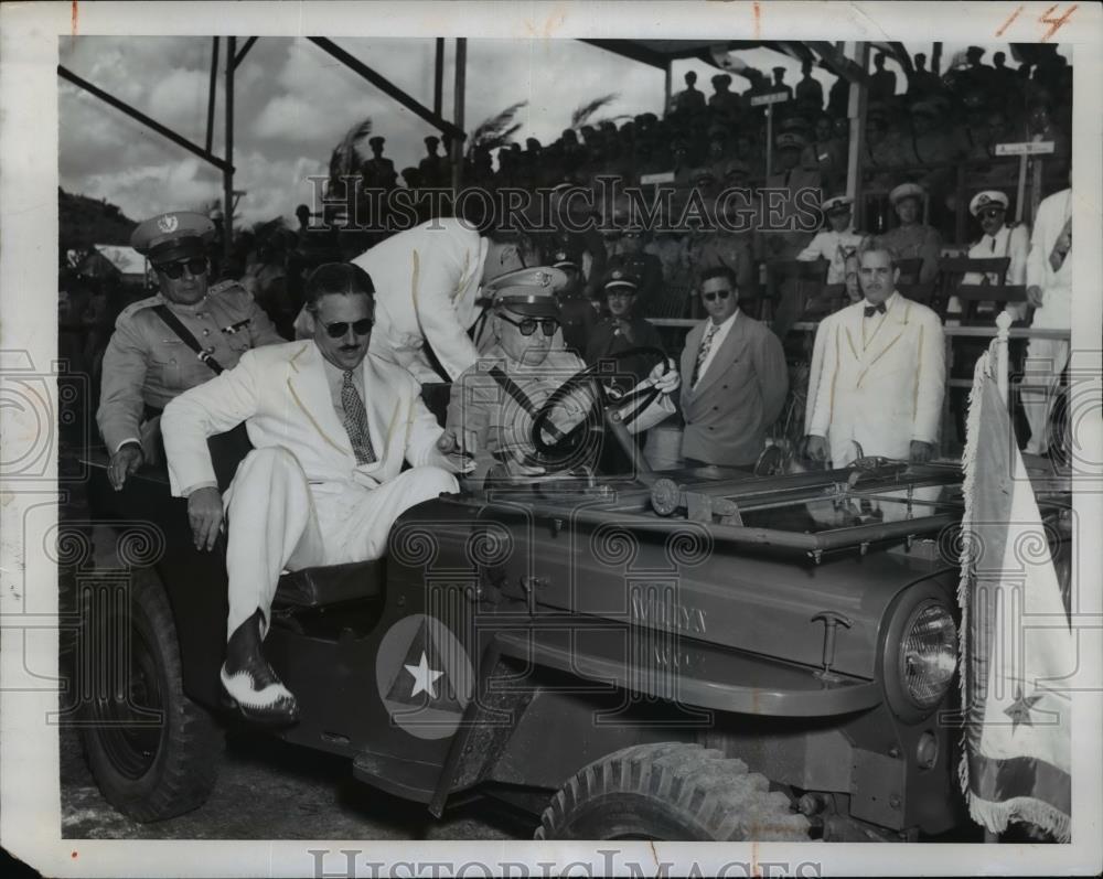 1949 Press Photo Pres Carlos Prio Socarras to Inspect Grounds of Cuban Military