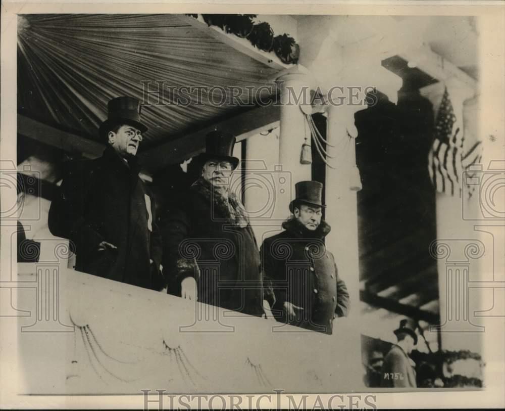 1909 Press Photo President Taft wore big overcoat during inauguration, DC